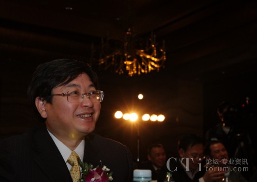  ��114�T�������E������񿂽�(j��ng)��¶���_�ĵ�΢Ц