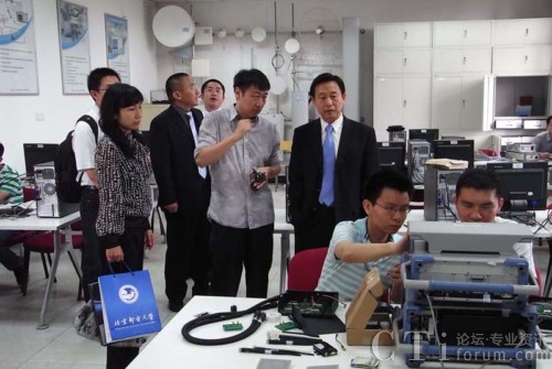 北京郵電大學(xué)-羅德與施瓦茨聯(lián)合實(shí)驗(yàn)室續(xù)約儀式舉行