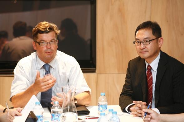 �󣺴󱱚WͨӍCEO Mogens Elsberg���ң��󱱚WͨӍ�Ї��^(q��)����(j��ng)����پ