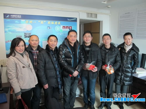 �Ϻ��F�ݹ�˾�I(l��ng)��(d��o)�����һ���I(y��ng)�N(xi��o)һ��(xi��n)ο��(w��n)�T��